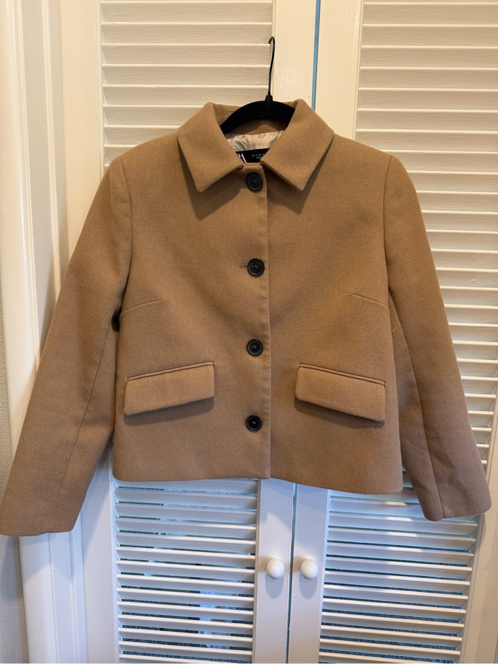 Zara flap pocket jacket / cropped blazer size S